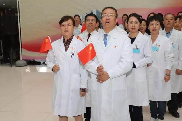 超燃！省一院用快闪方式来“歌唱祖国”