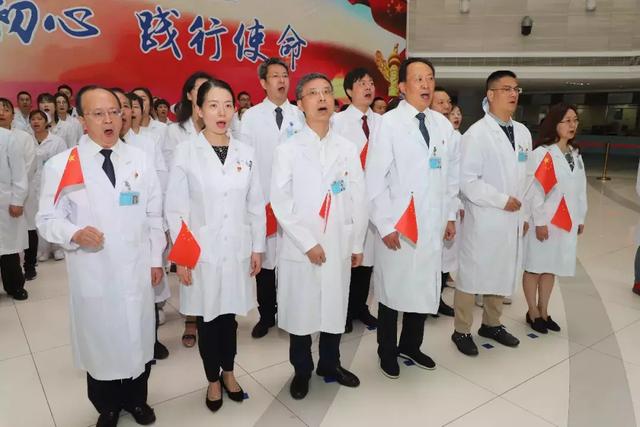 超燃！省一院用快闪方式来“歌唱祖国”