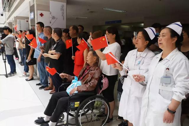超燃！省一院用快闪方式来“歌唱祖国”