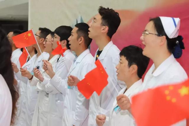 超燃！省一院用快闪方式来“歌唱祖国”