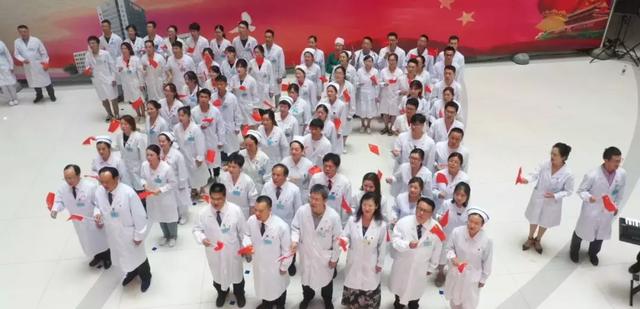 超燃！省一院用快闪方式来“歌唱祖国”